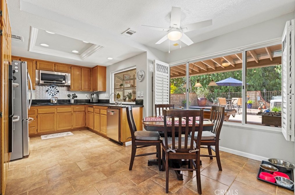 28877 Shadow Valley Ln, Santa Clarita CA  91390-1265 exterior