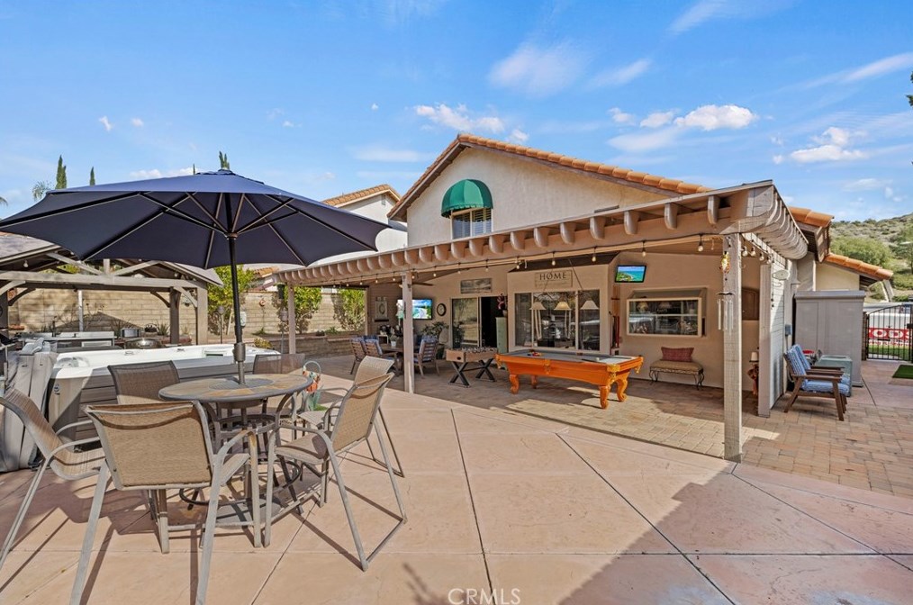 28877 Shadow Valley Ln, Santa Clarita CA  91390-1265 exterior