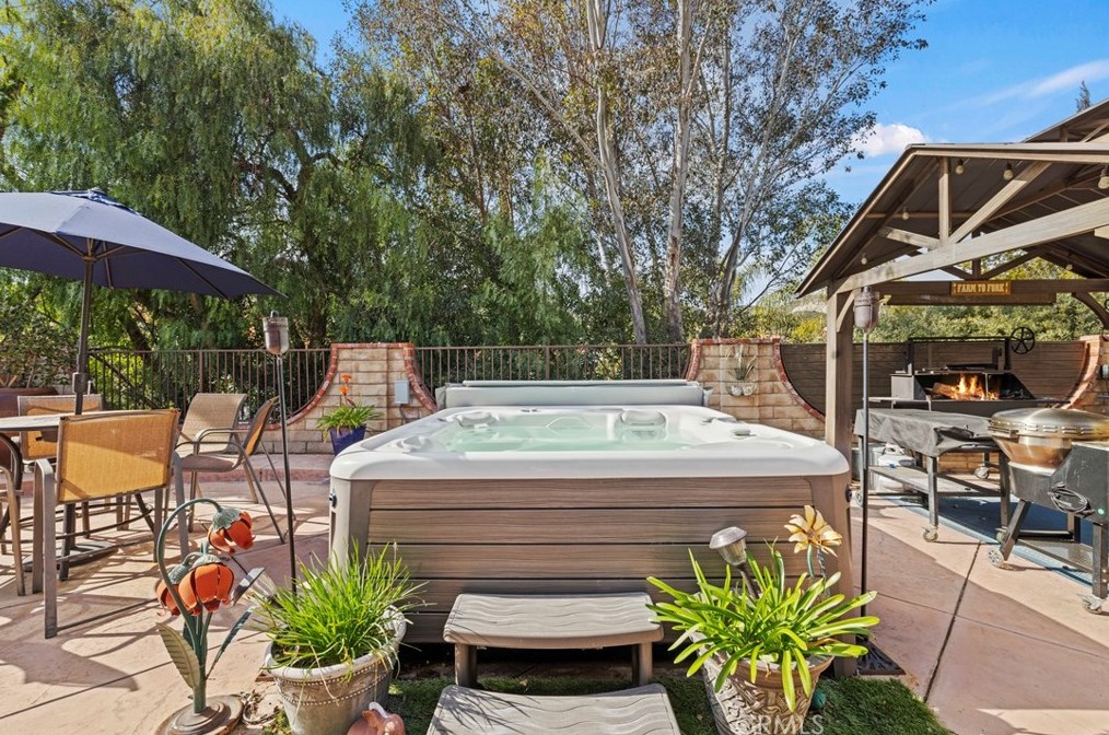 28877 Shadow Valley Ln, Santa Clarita CA  91390-1265 exterior