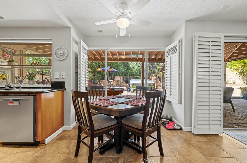 28877 Shadow Valley Ln, Santa Clarita CA  91390-1265 exterior