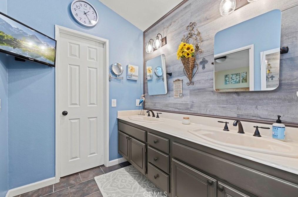 28877 Shadow Valley Ln, Santa Clarita CA  91390-1265 exterior