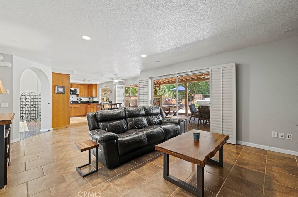 28877 Shadow Valley Ln, Santa Clarita CA  91390-1265 exterior