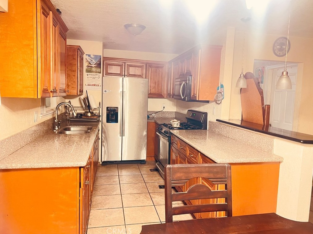 1600 Young St, Barstow, CA 92311-5633