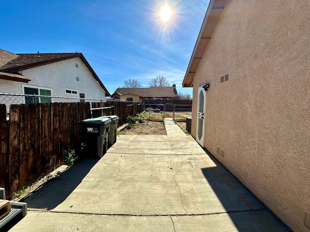 4244 Avenue, Palmdale CA  93552-0043 exterior