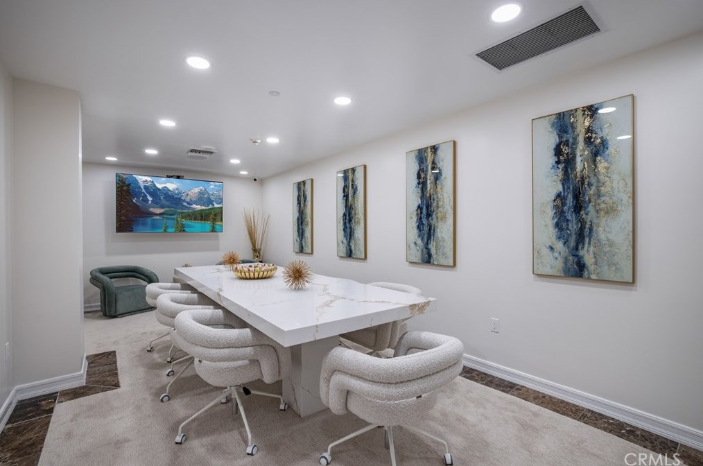 10520 Wilshire Blvd, Los Angeles CA  90024-7608 exterior