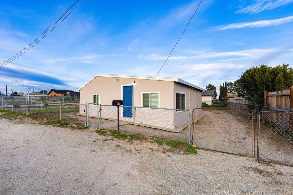 2836 Dixie St, Tropico Village CA  93560-6174 exterior