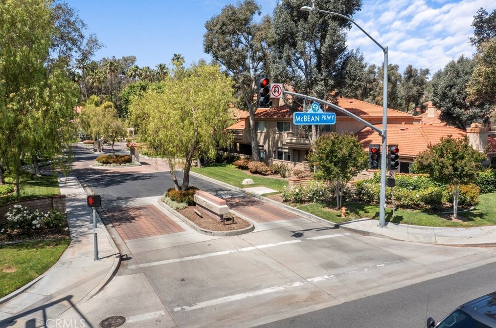 23926 Arroyo Park Dr, Santa Clarita CA  91355-2066 exterior