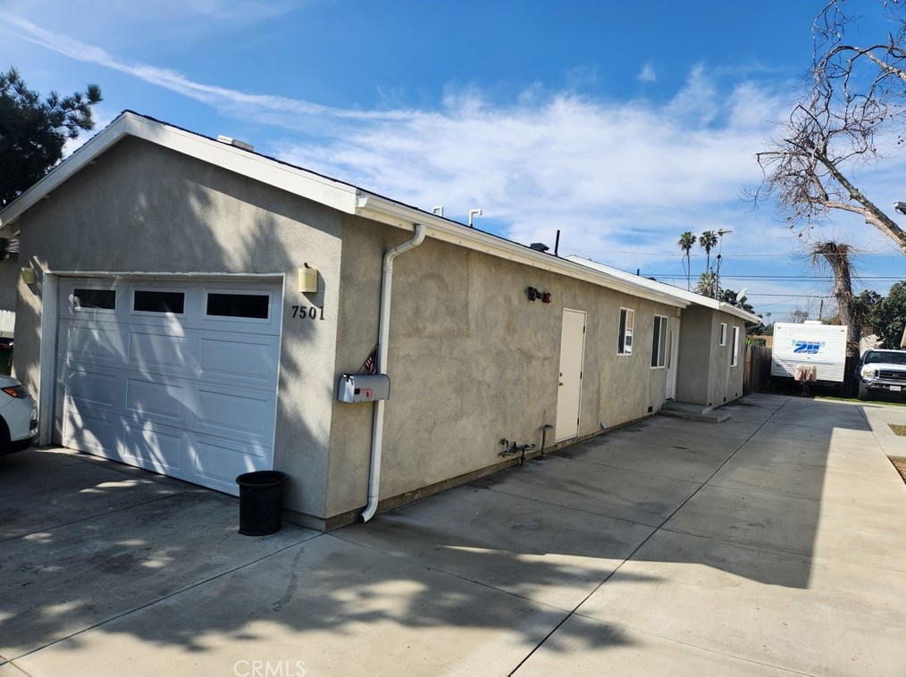 7503 White Oak Ave, Los Angeles, CA 91335-3339
