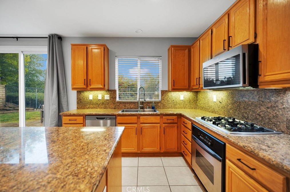 28544 Redwood Canyon Pl, Santa Clarita CA  91390-5726 exterior