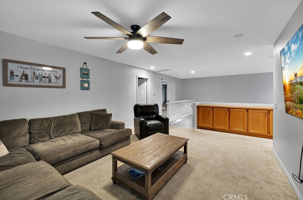 28544 Redwood Canyon Pl, Santa Clarita CA  91390-5726 exterior
