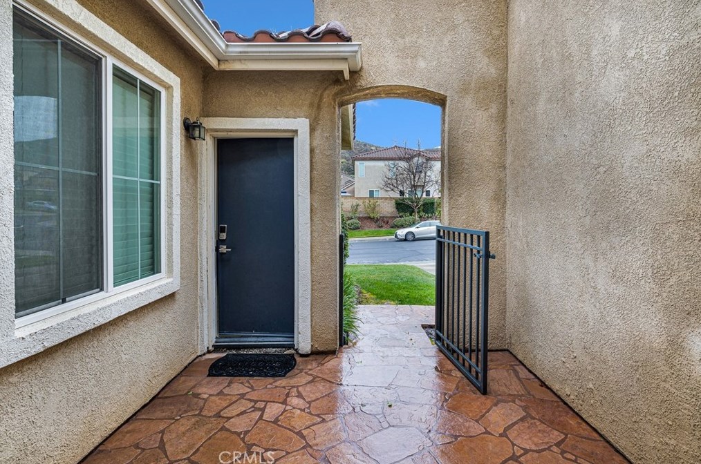 28544 Redwood Canyon Pl, Santa Clarita CA  91390-5726 exterior