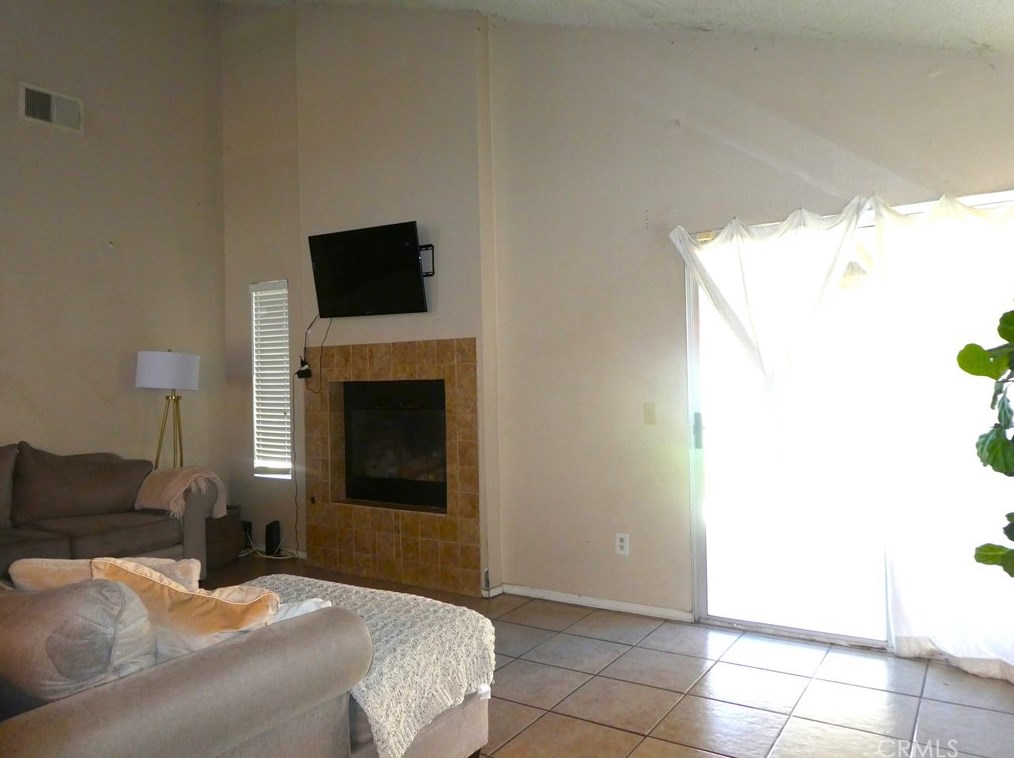 37641 Nectarine Dr, Palmdale, CA 93550-7719