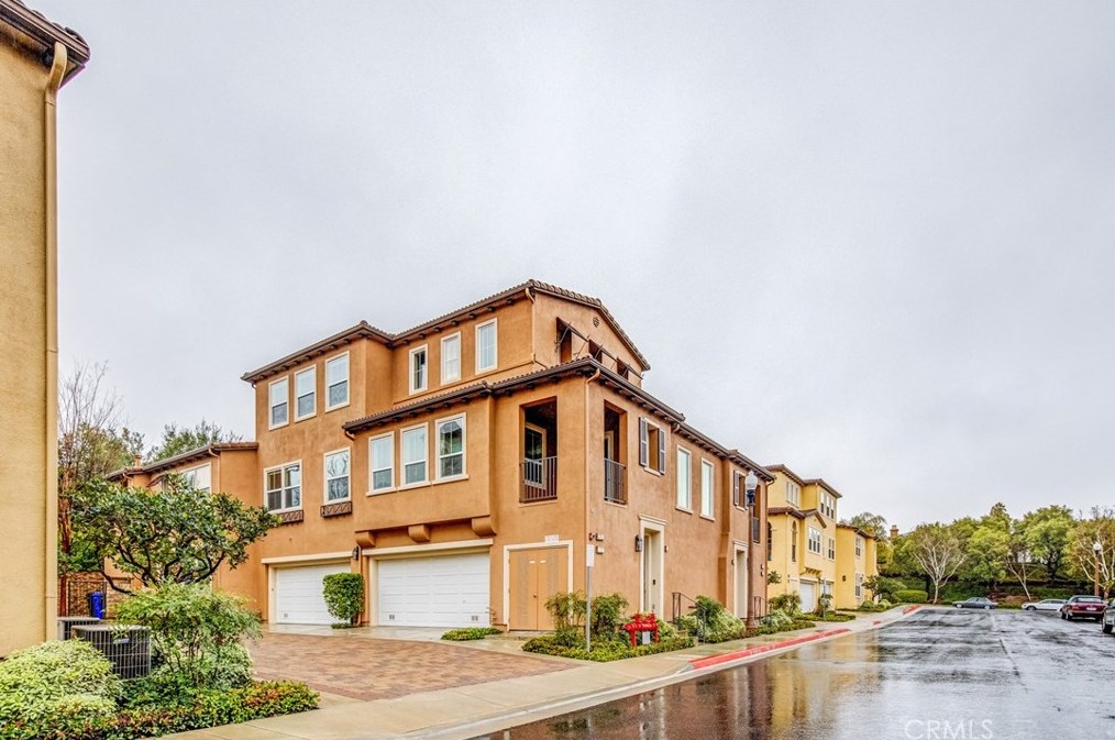 27017 Pebble Beach Dr, Santa Clarita, CA 91381-0665