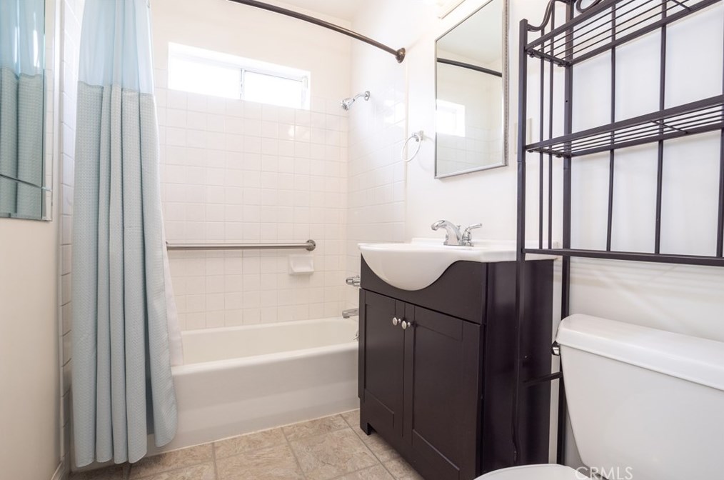 13167 Glamis St, Los Angeles CA  91331-3241 exterior