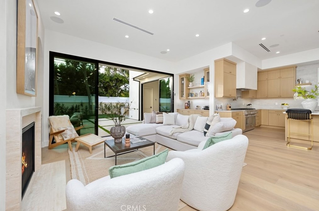 5031 Varna Ave, Van Nuys, CA 91423