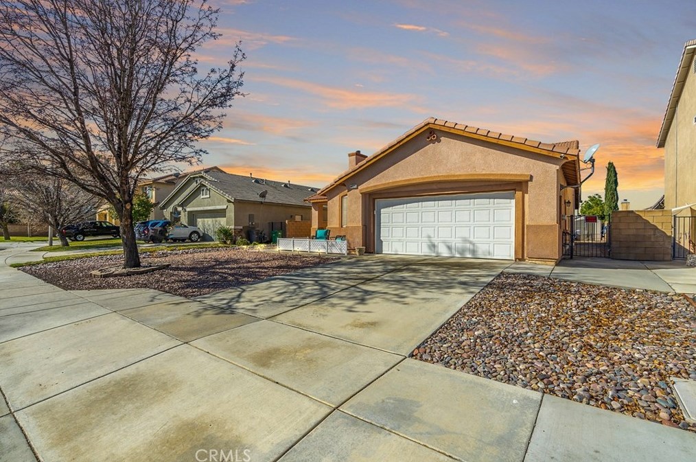 44515 17th St, Lancaster, CA 93534