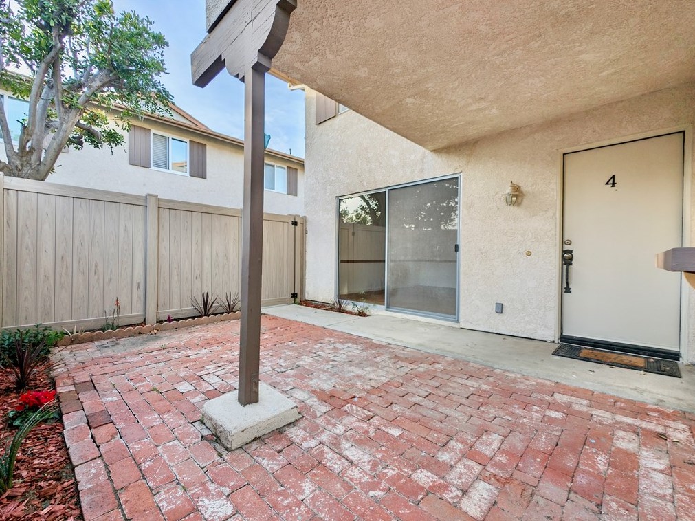 10341 Canoga Ave #4, Chatsworth, CA 91311