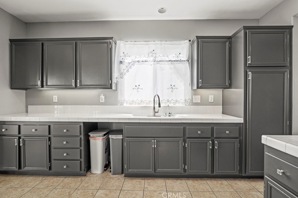 44004 Camellia St, Lancaster CA  93535-6146 exterior