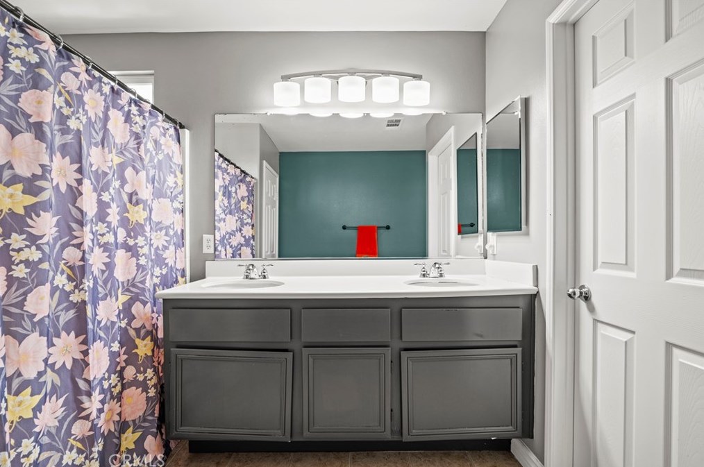 44004 Camellia St, Lancaster CA  93535-6146 exterior