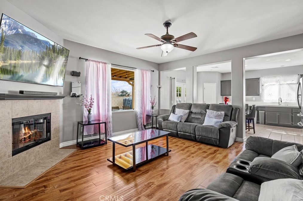 44004 Camellia St, Lancaster CA  93535-6146 exterior