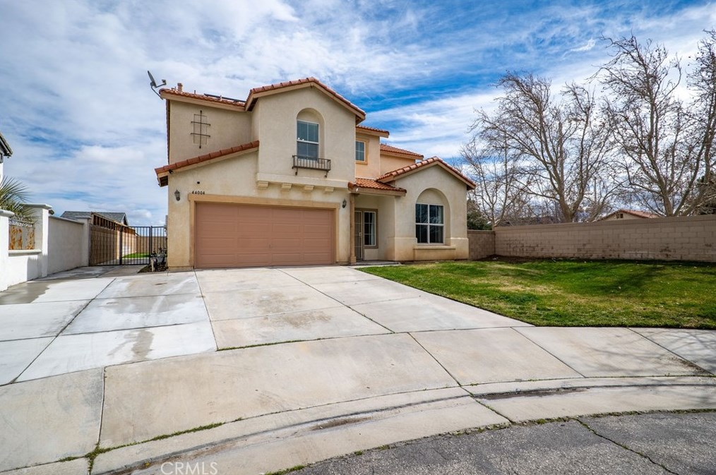 44004 Camellia St, Lancaster CA  93535-6146 exterior