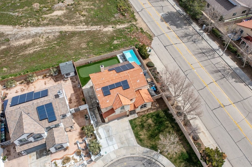 44004 Camellia St, Lancaster CA  93535-6146 exterior