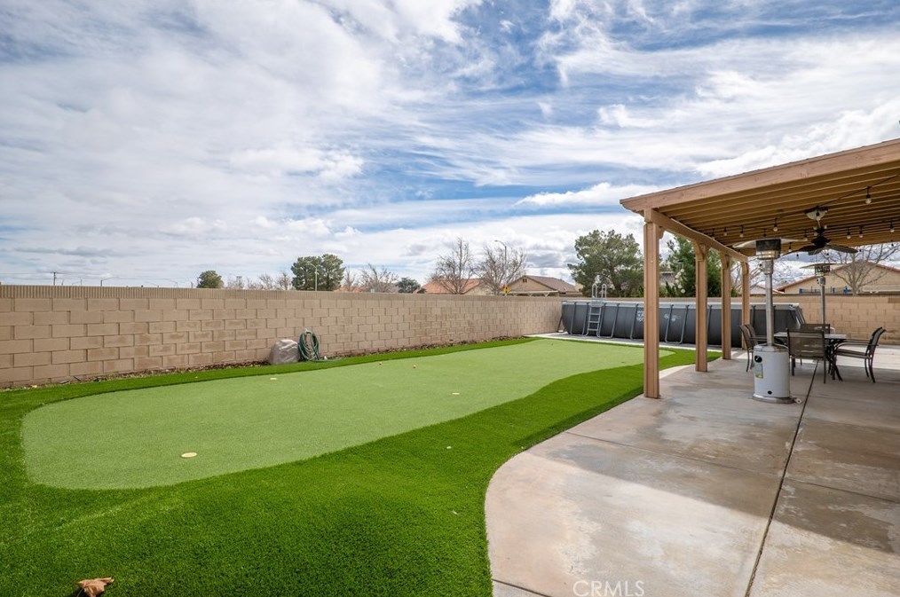 44004 Camellia St, Lancaster CA  93535-6146 exterior