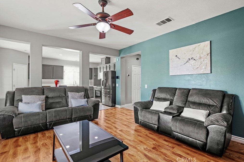 44004 Camellia St, Lancaster CA  93535-6146 exterior