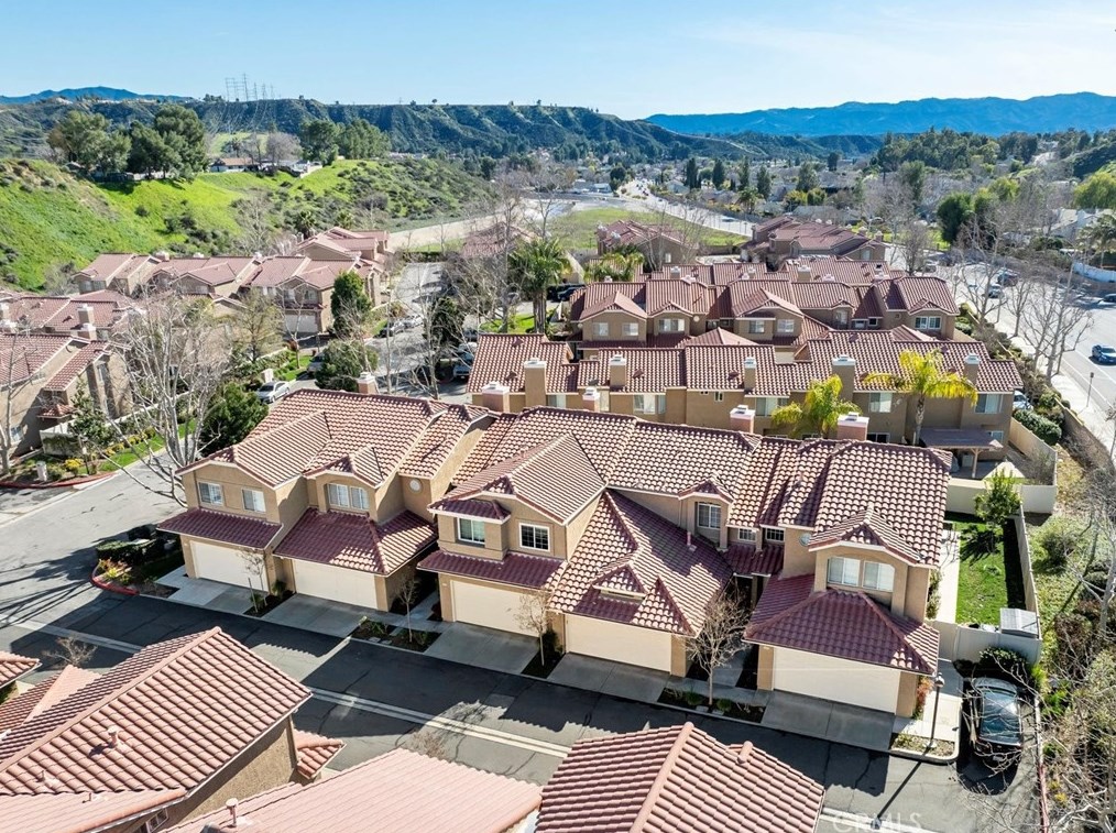 28123 Bobwhite Cir, Santa Clarita CA  91350-4462 exterior