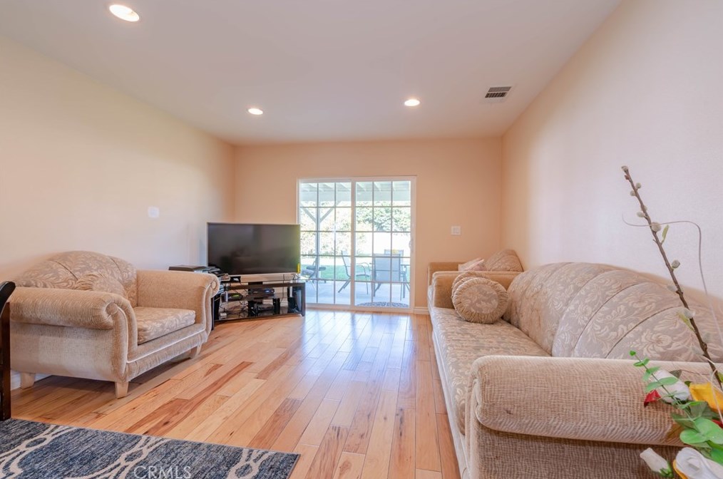 15951 Simonds St, San Fernando, CA 91344