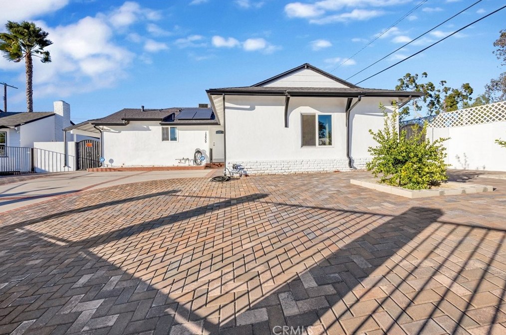 12609 Solvang St, North Hollywood CA  91605-2134 exterior