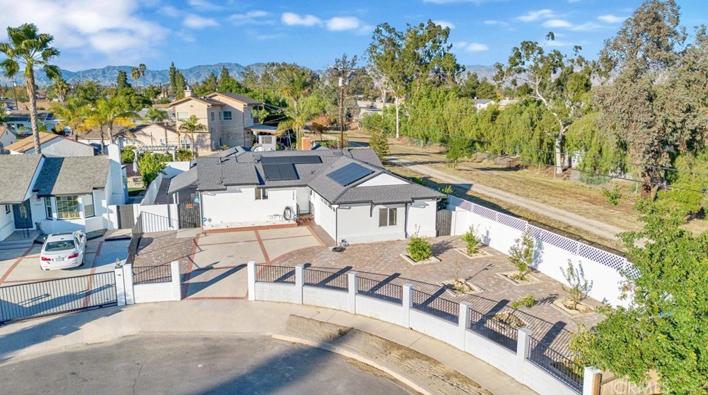 12609 Solvang St, North Hollywood CA  91605-2134 exterior