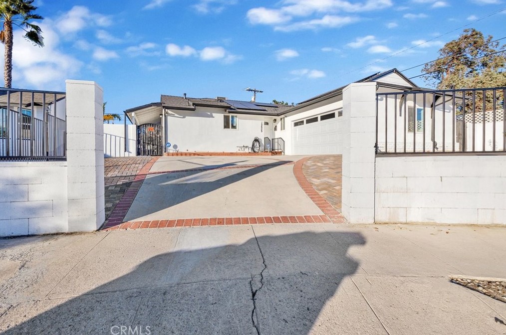 12609 Solvang St, North Hollywood CA  91605-2134 exterior