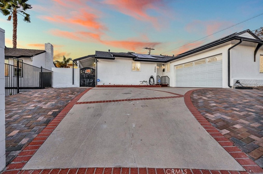 12609 Solvang St, North Hollywood CA  91605-2134 exterior