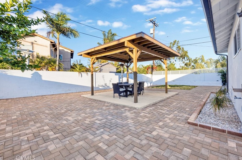 12609 Solvang St, North Hollywood CA  91605-2134 exterior