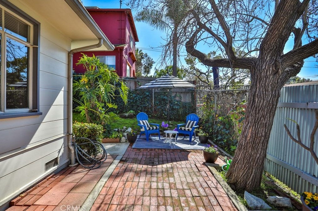 2474 Silver Lake Blvd, Los Angeles, CA 90039-3236