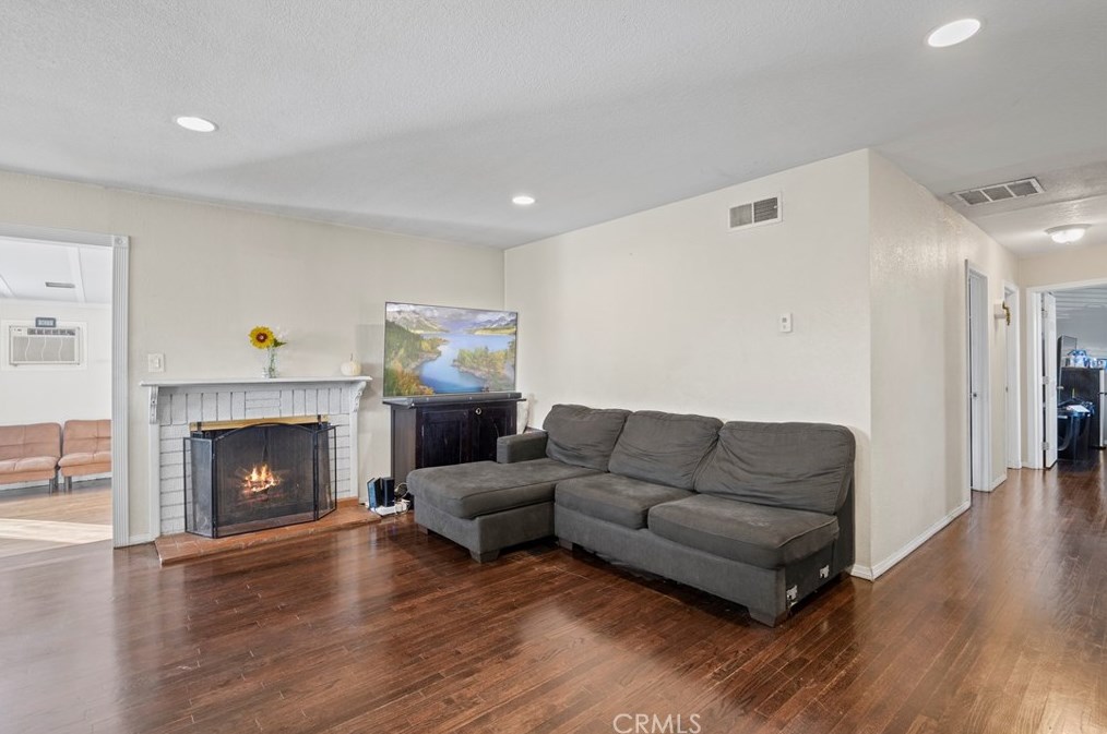1336 Kerrick St, Lancaster, CA 93534