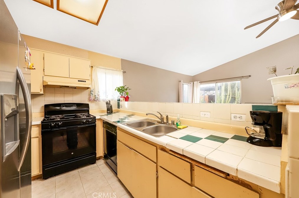 4035 Triton Dr, Palmdale CA  93552-3610 exterior