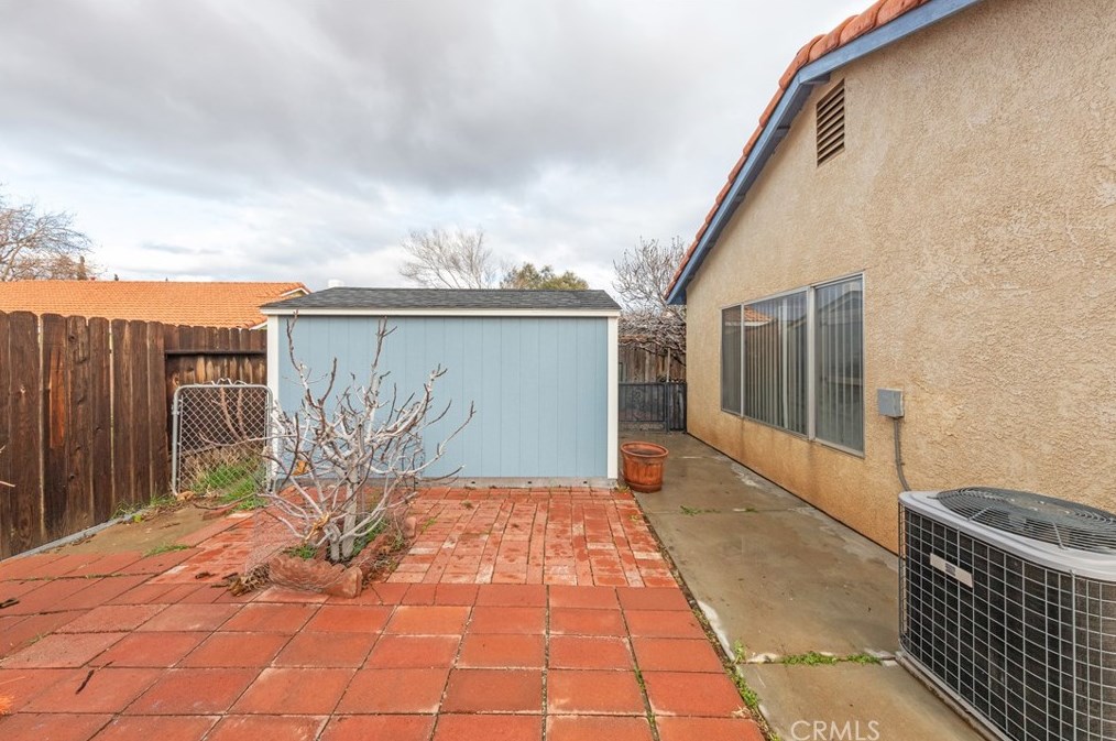 4035 Triton Dr, Palmdale CA  93552-3610 exterior