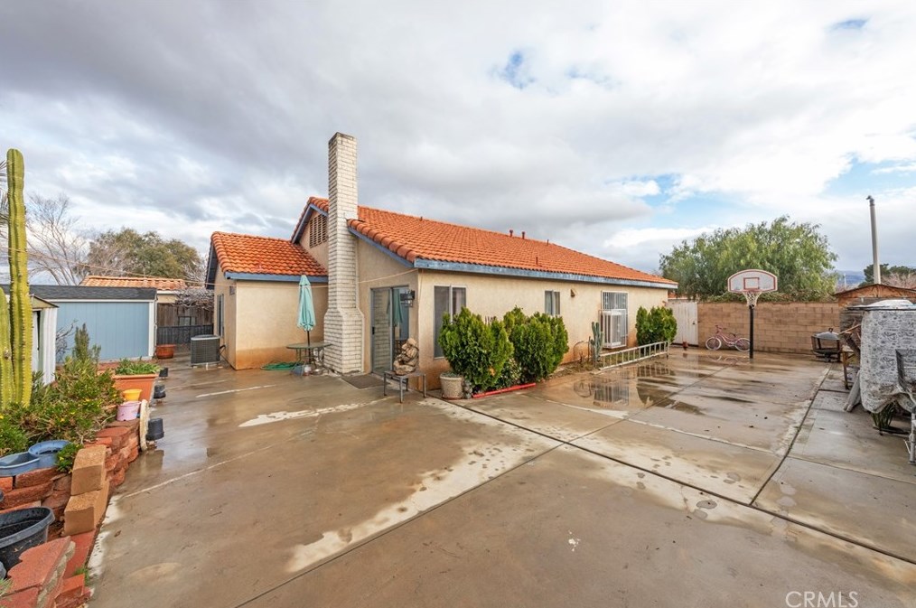 4035 Triton Dr, Palmdale CA  93552-3610 exterior