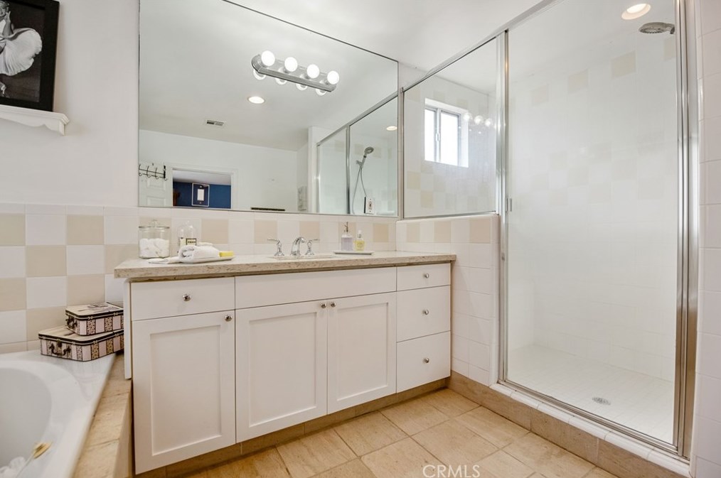 7014 Shoshone Ave, Van Nuys CA  91406-3528 exterior