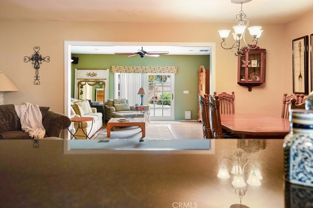 7014 Shoshone Ave, Van Nuys CA  91406-3528 exterior