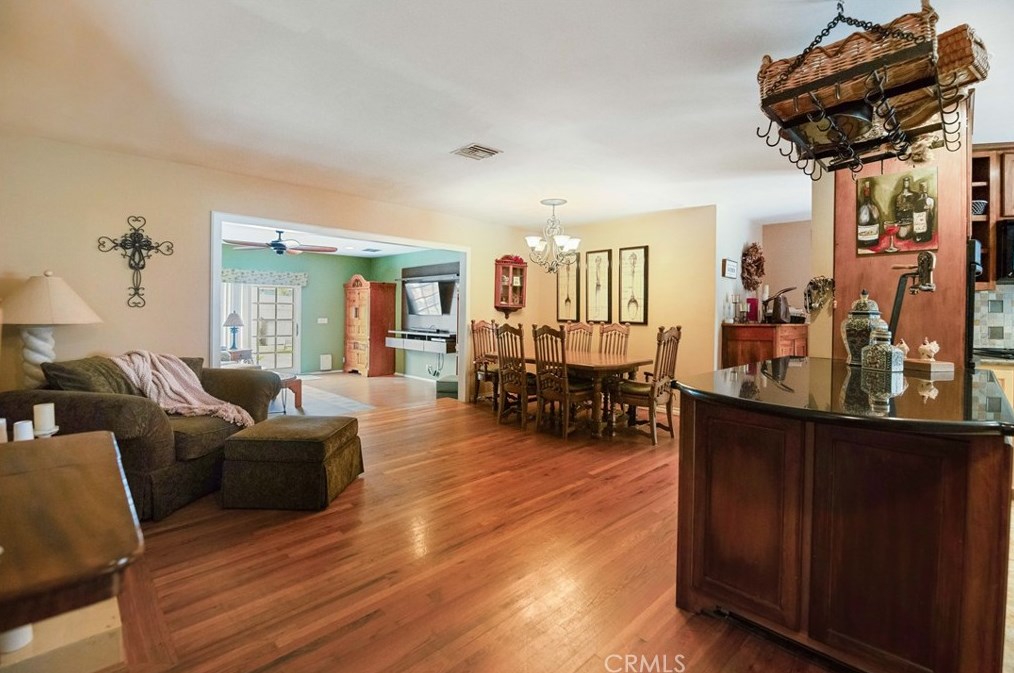 7014 Shoshone Ave, Van Nuys CA  91406-3528 exterior