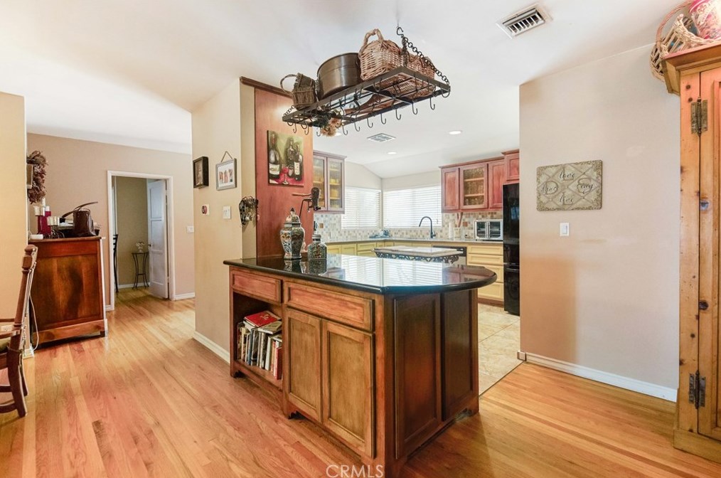 7014 Shoshone Ave, Van Nuys CA  91406-3528 exterior