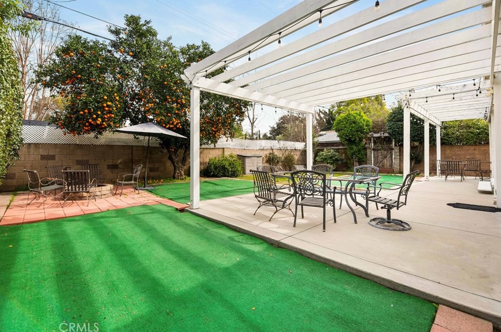 7014 Shoshone Ave, Van Nuys CA  91406-3528 exterior
