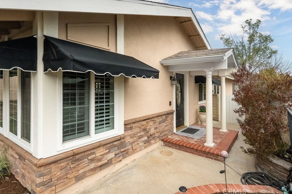 27020 Las Mananitas Dr, Santa Clarita, CA 91354-2204