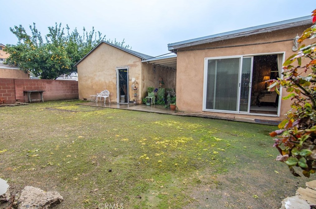 7500 Claire Ave, Los Angeles CA  91335-2542 exterior