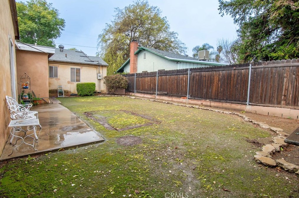 7500 Claire Ave, Los Angeles CA  91335-2542 exterior