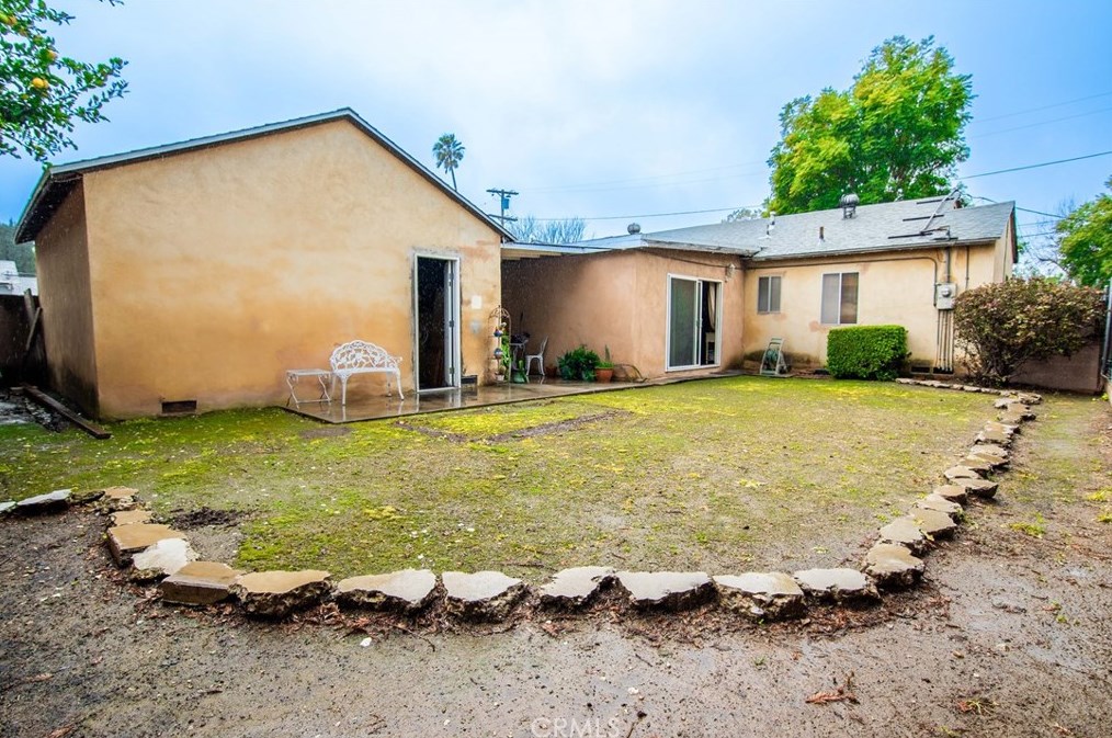 7500 Claire Ave, Los Angeles CA  91335-2542 exterior