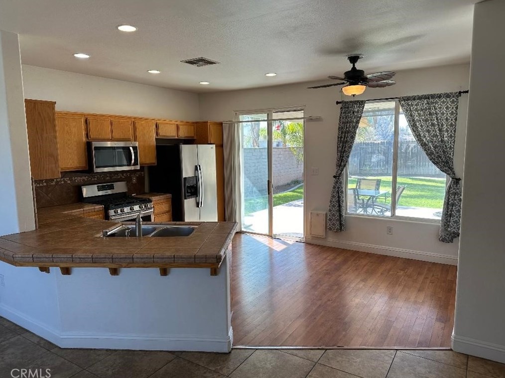 5801 Fair Wind Ave, Bakersfield, CA 93312-4939